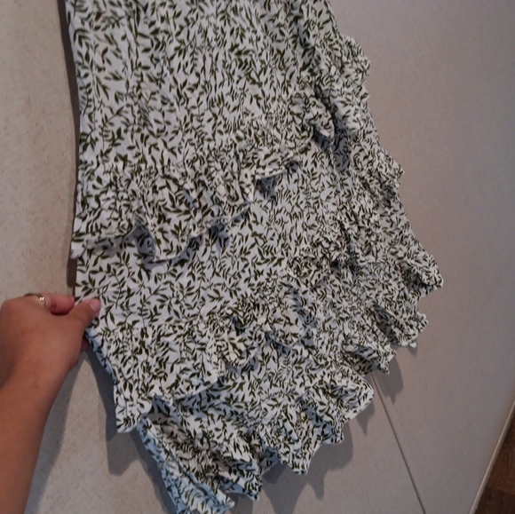 Yidarton Greenand White Ruffled Tiered Off-Shoulder Sundress - Picture 5 of 7